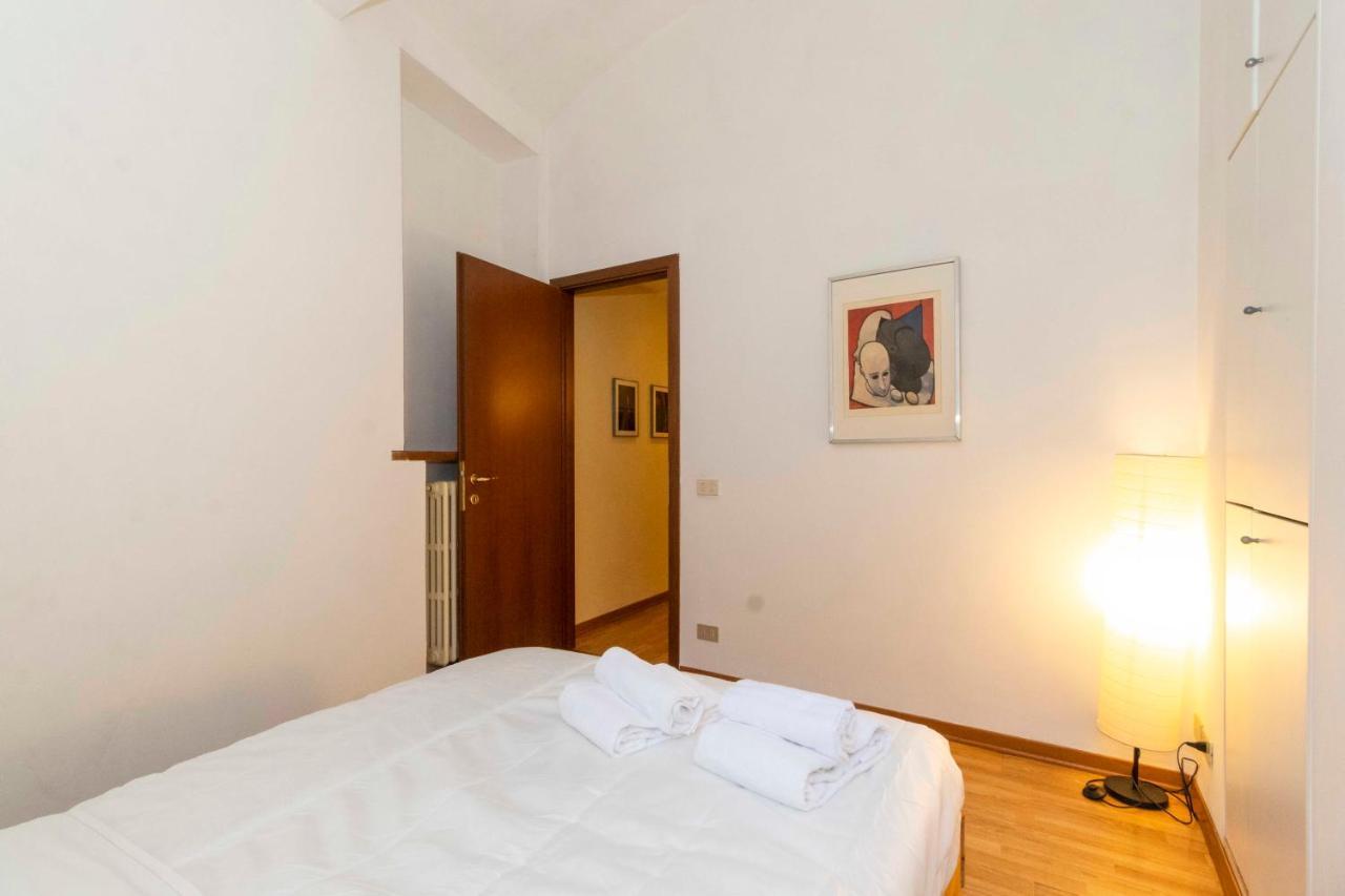 Porta Nuova & San Salvario Roomy Flat Турин Екстер'єр фото